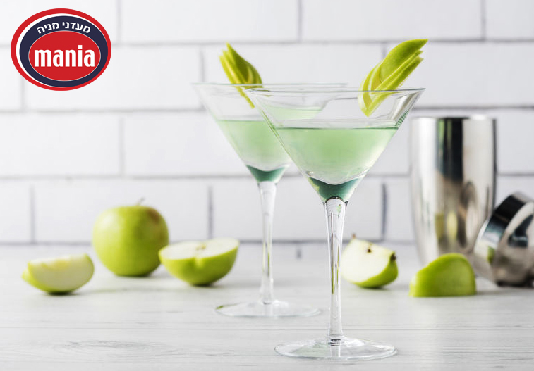 Fresh home made Apple Martini cocktails with garnish