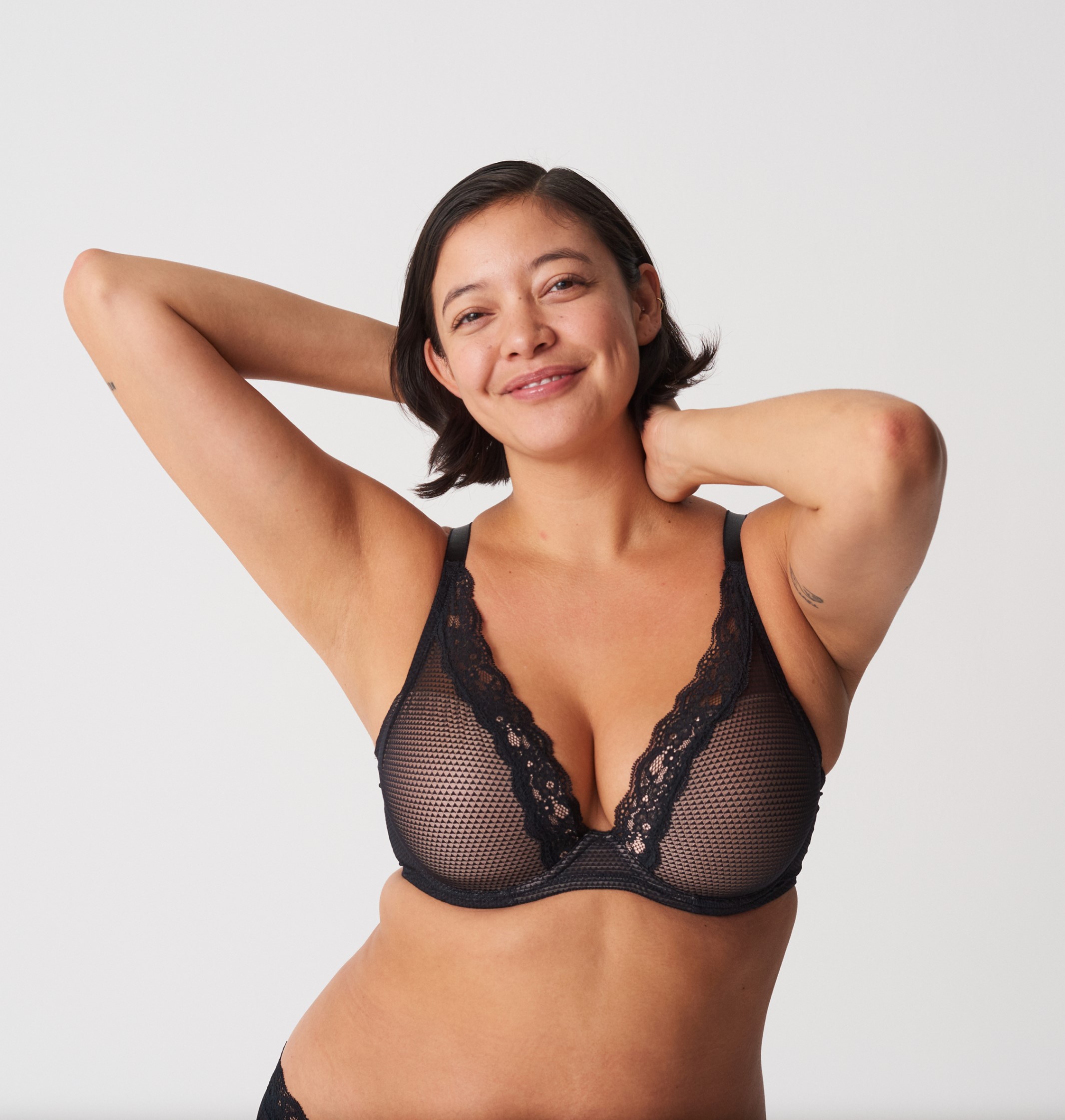 P57010-011-BROOKLYN-PLUNGE_T-SHIRT_BRA-FT_6898