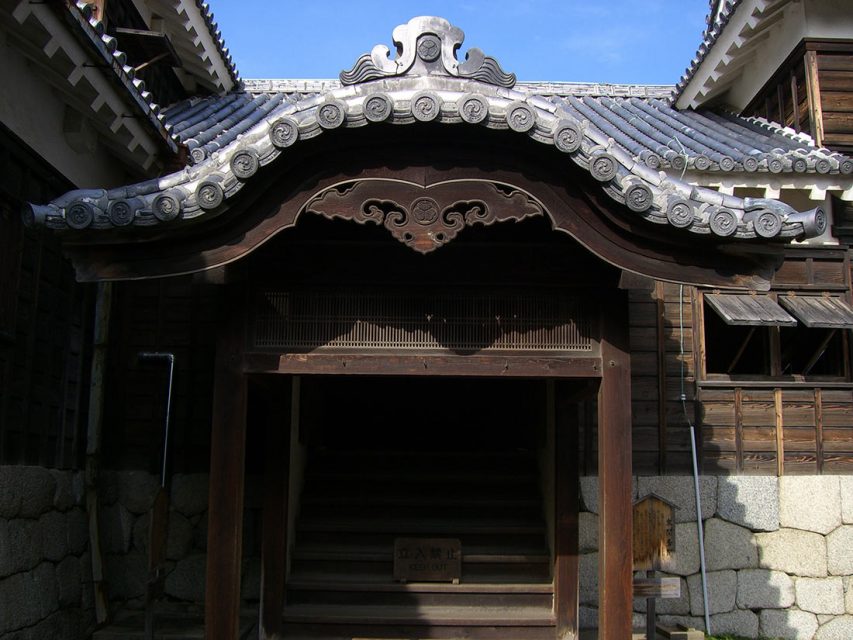 castles-of-japan-11-3-853x640