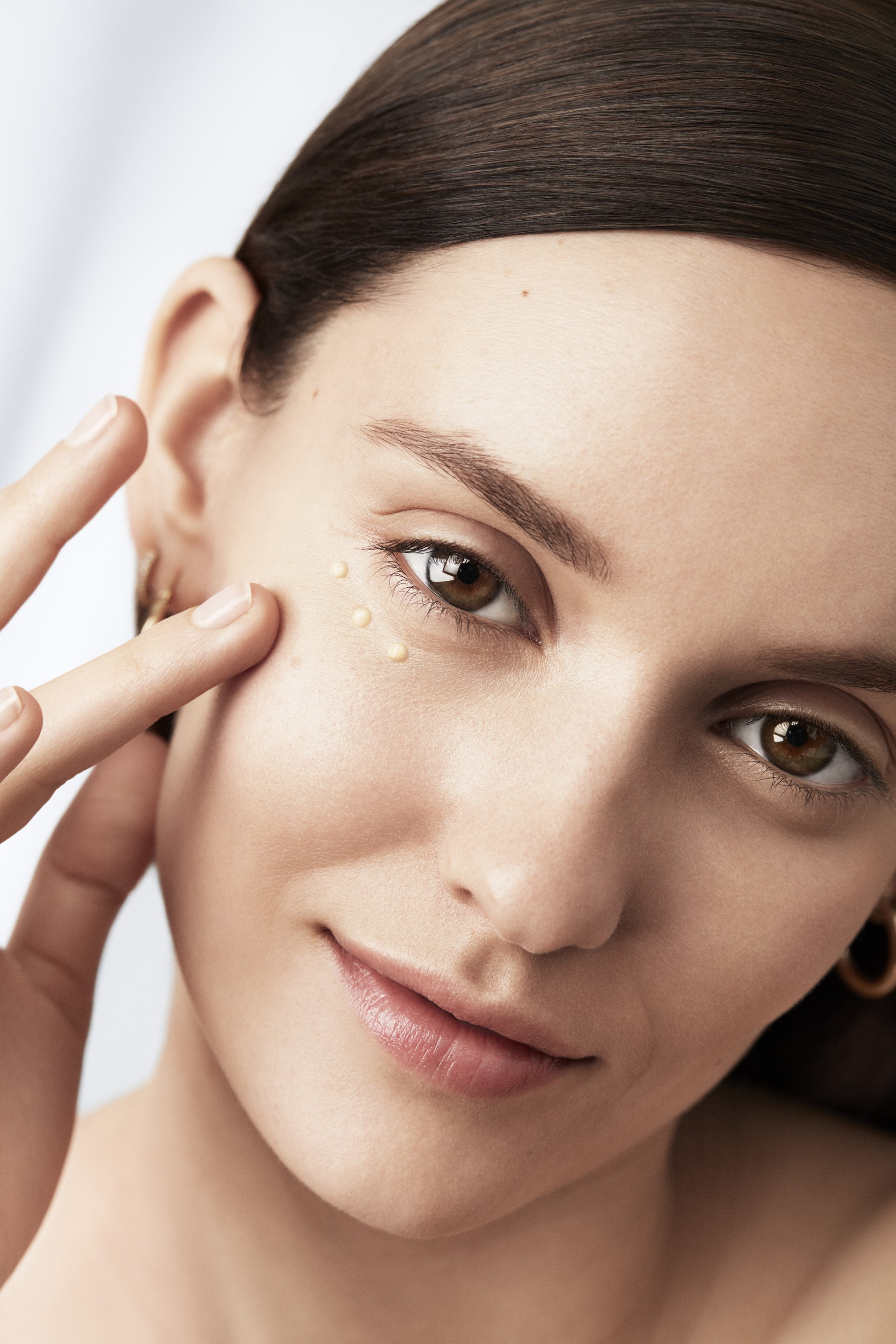 BobbiBrown_VEEB_SELF_APPLICATION_FRED_031_v5_QC_R150