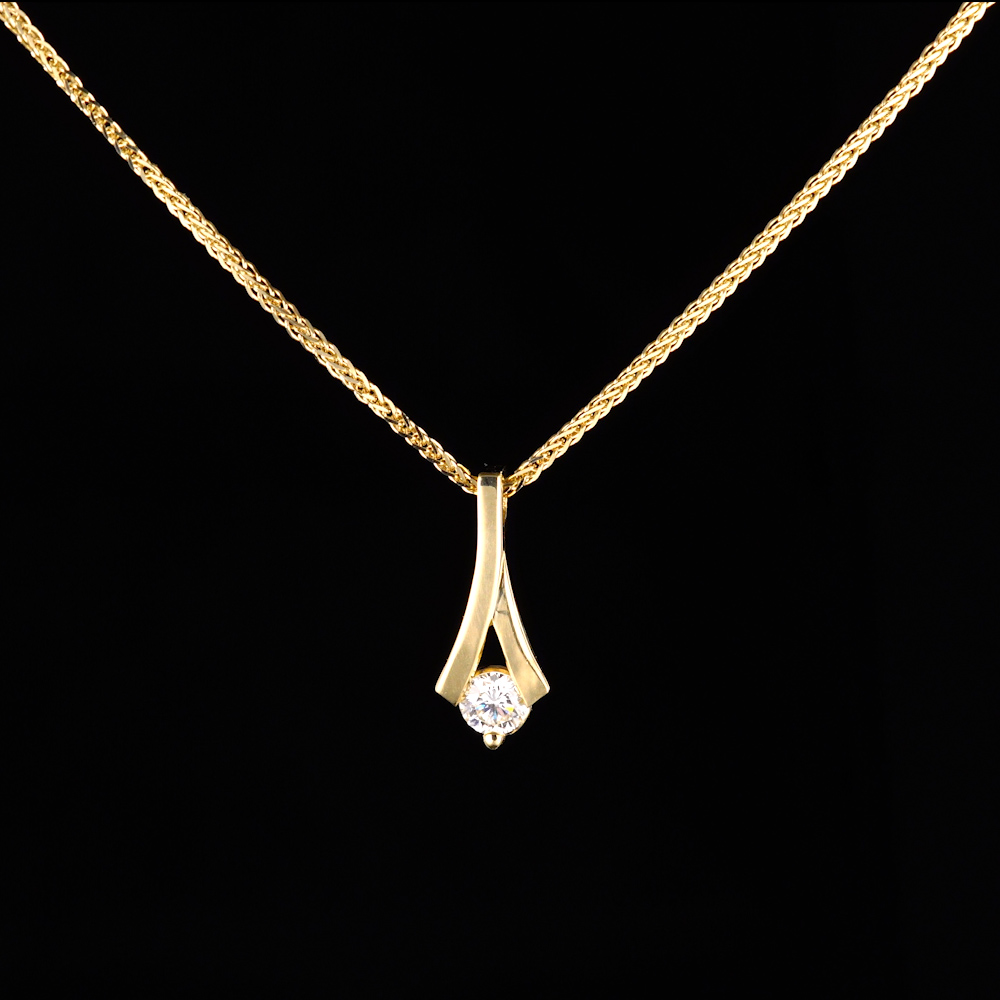 кулон в форме цветочного бутона