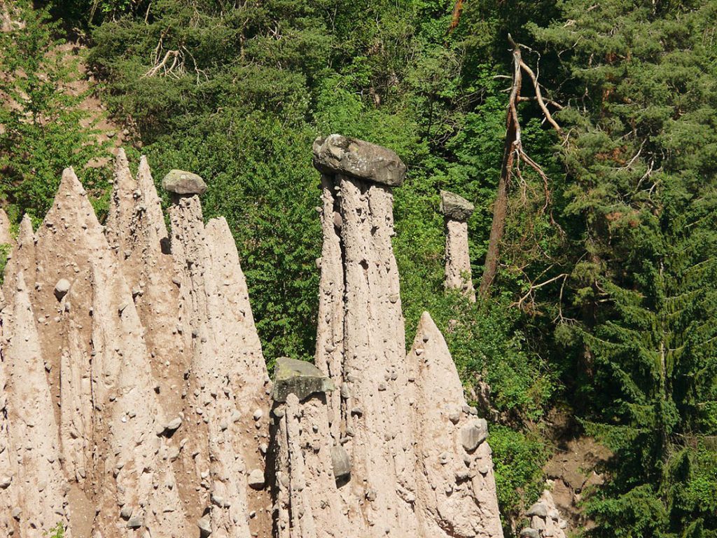 zemlyanye-stolby-renona-10-1024x768