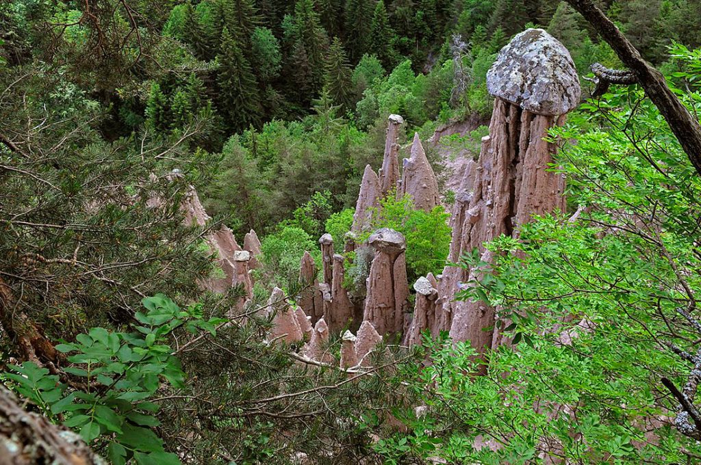 zemlyanye-stolby-renona-4-1024x680