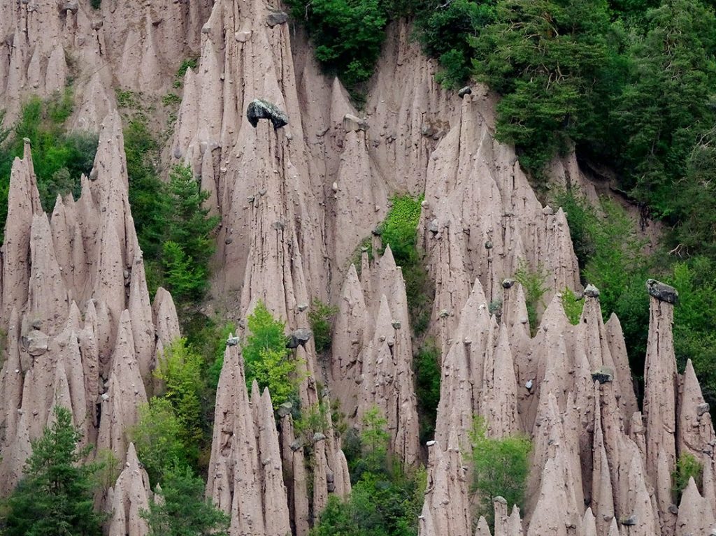 zemlyanye-stolby-renona-6-1024x767