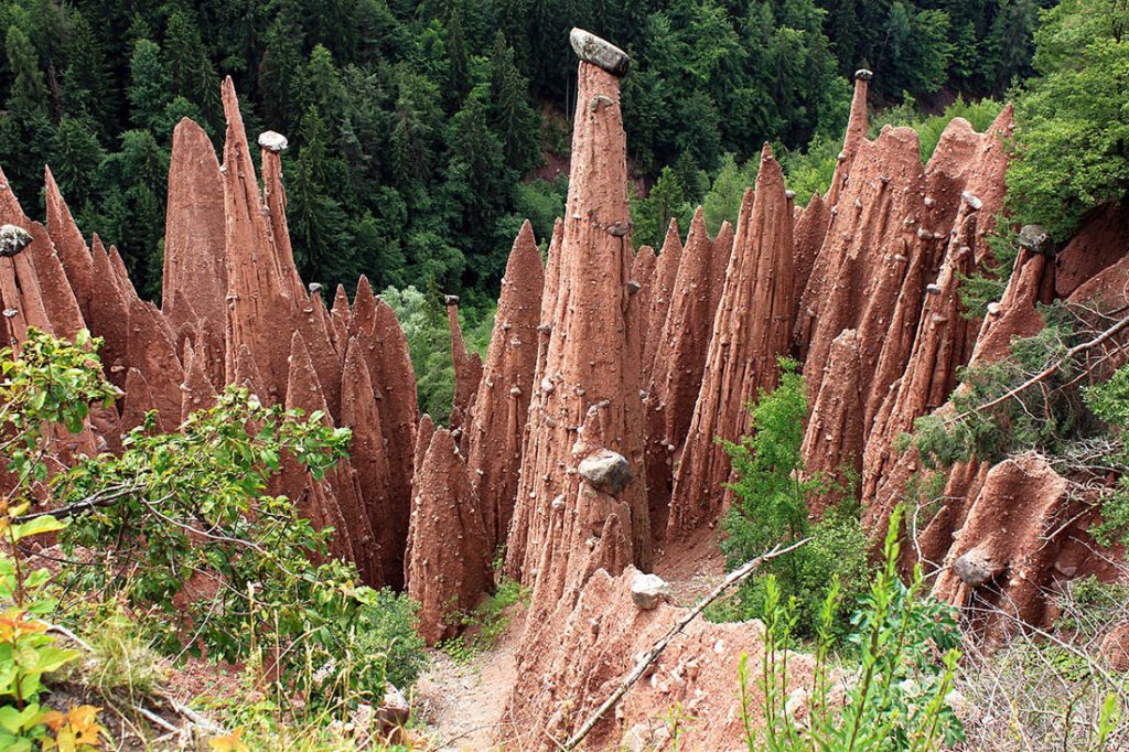 zemlyanye-stolby-renona-8-1024x682