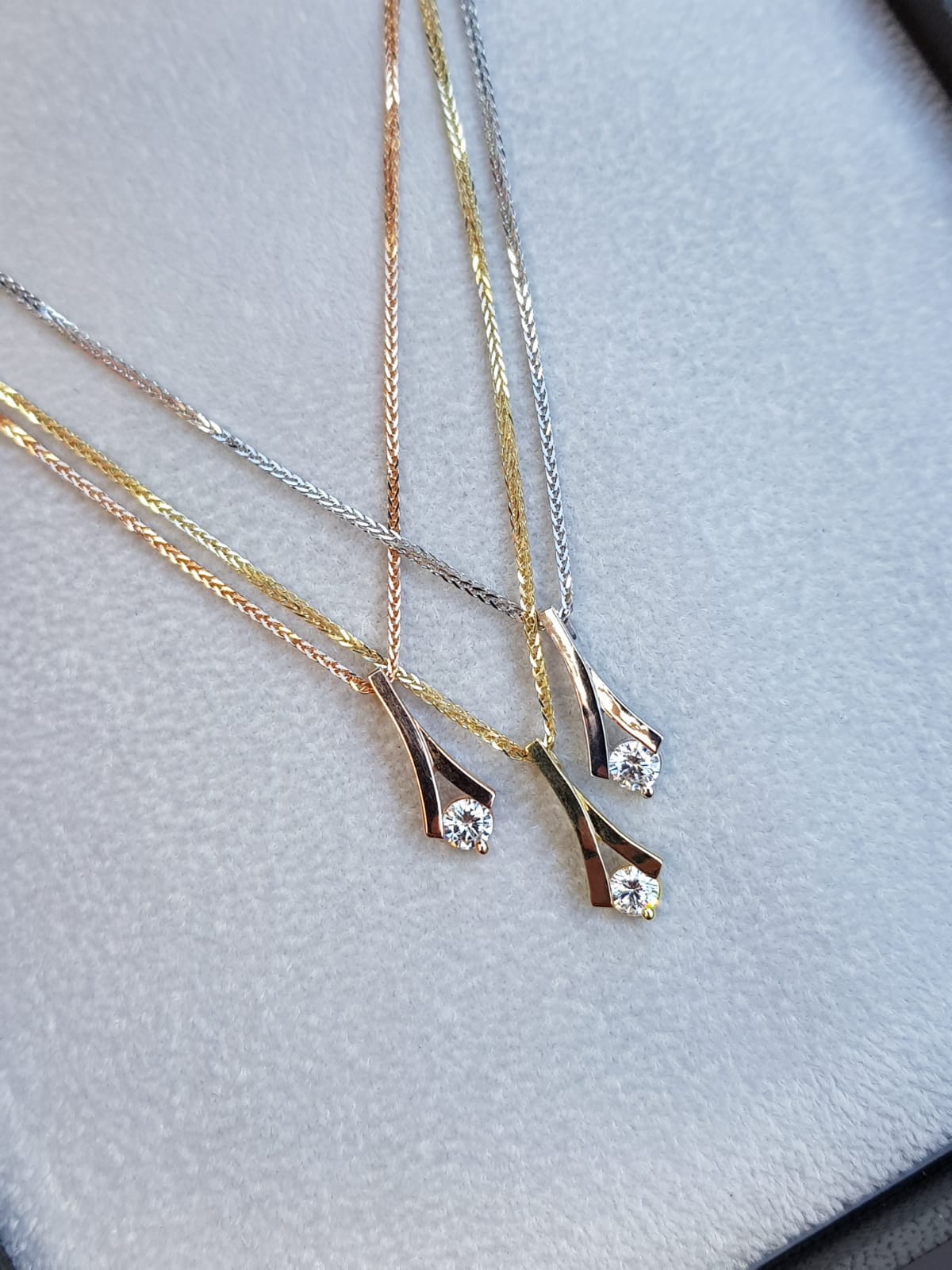 6. Один бриллиант 0.18 карат.1450 вместо 3050